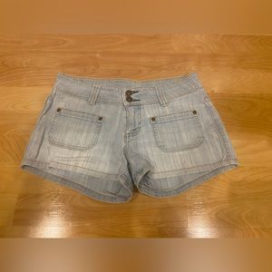 Women’s Bongo Let Me B Light Wash Denim Shorts - Size 5